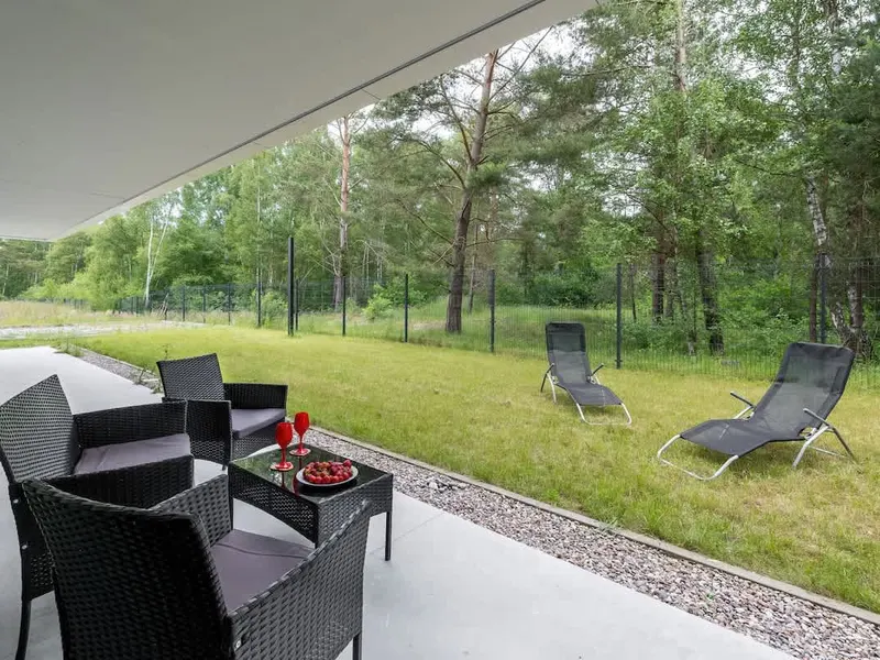 Stilvolles Studio mit Terrasse | Parkplatz, Pool, Nähe zum See – Foto 3