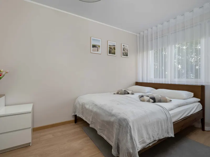Kameralny Apartament | Dwie Sypialnie, Biurko do Pracy – zdjęcie 2