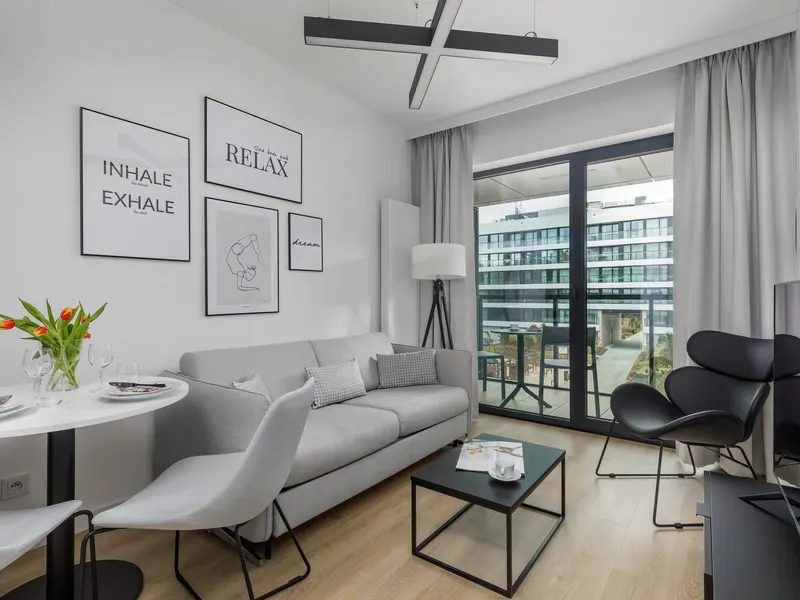 Modernes Apartment in Meeresnähe | Balkon und Klimatisierung – Foto 1