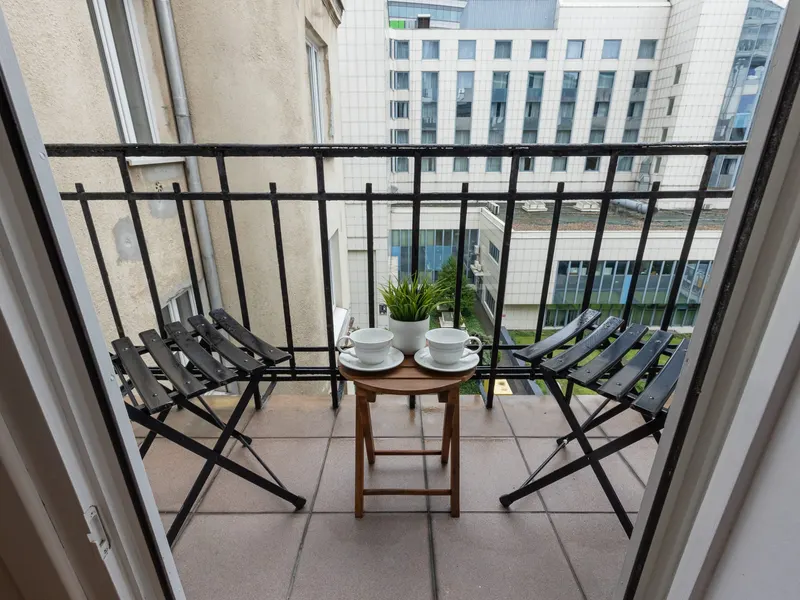 Stilvolle Wohnung im Zentrum | Balkon und Blick auf die Stadt – Foto 5