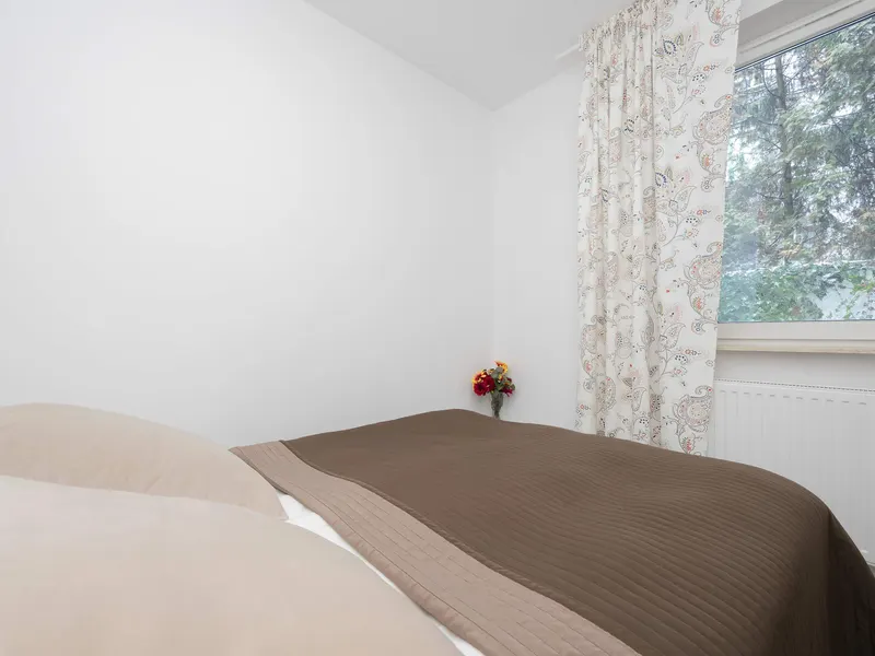Funkcjonalny Apartament w Piasecznie | Parking i Taras – zdjęcie 2