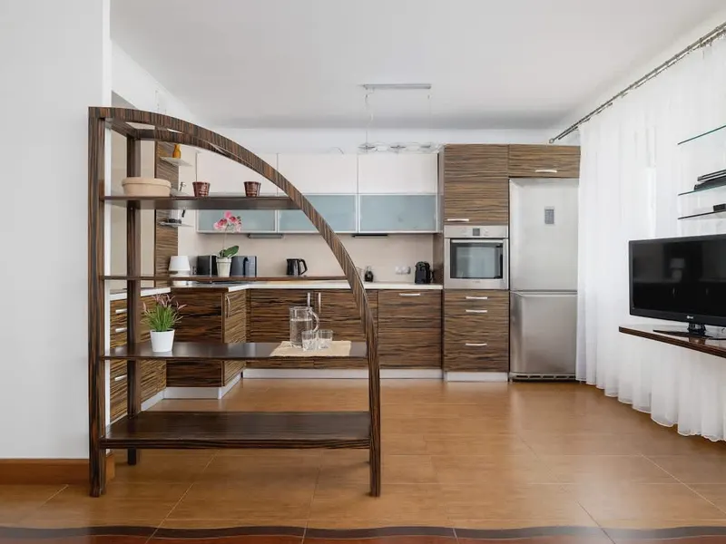 Geräumige Wohnung | Parkplatz, Balkon, Arbeitsraum – Foto 3