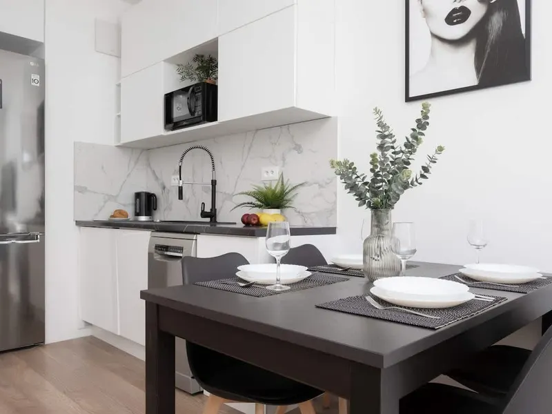 Stylowy Apartament na Pradze | Miejsce do Pracy – zdjęcie 3