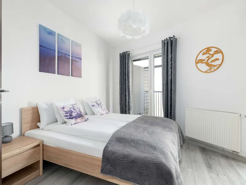 Bright Apartment with Balcony | Parking, Close to Airport – photo 2