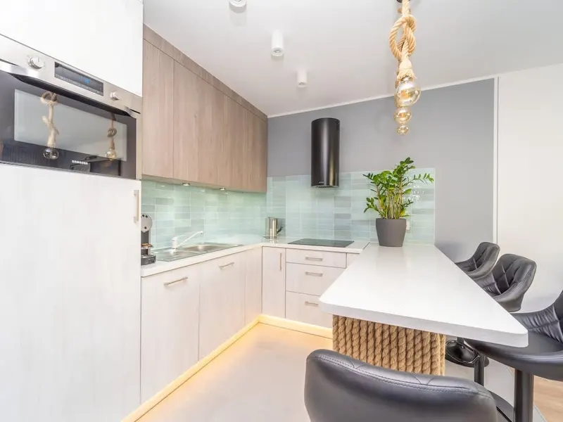 Nowoczesny Apartament w Sercu Gdyni | Balkon i Garderoba – zdjęcie 3