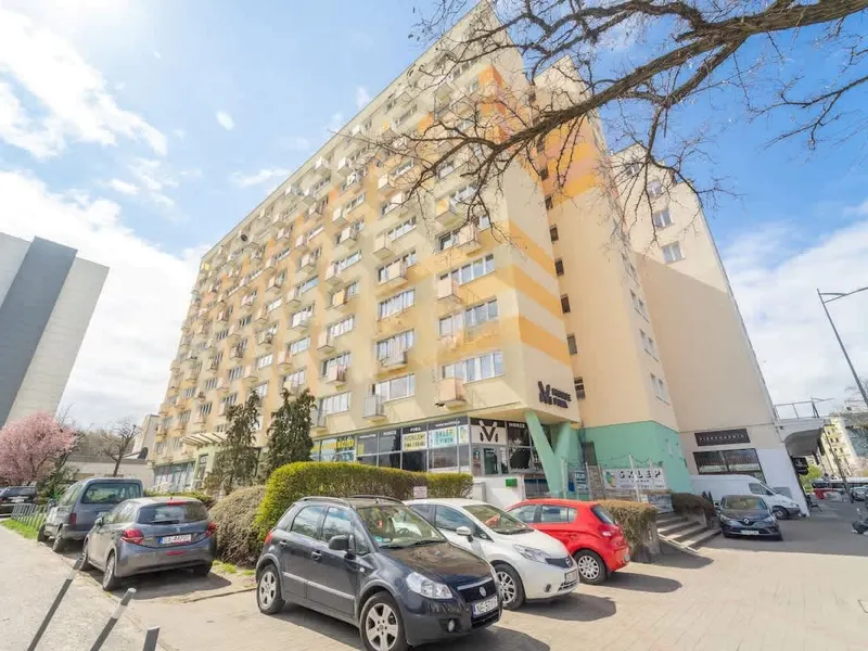 Nowoczesny Apartament w Sercu Gdyni | Balkon i Garderoba – zdjęcie 5