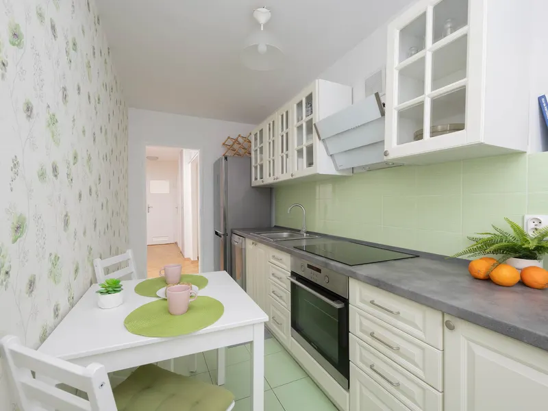 Spacious Apartment in the Center | Balcony and Workspace – photo 3
