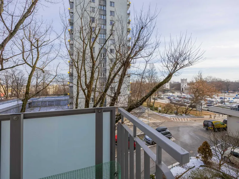 Spacious Apartment in the Center | Balcony and Workspace – photo 4