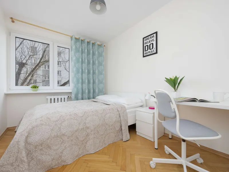 Spacious Apartment in the Center | Balcony and Workspace – photo 2