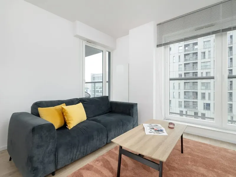 Moderne Wohnung im Zentrum | Parkplatz und Fitnessstudio – Foto 1