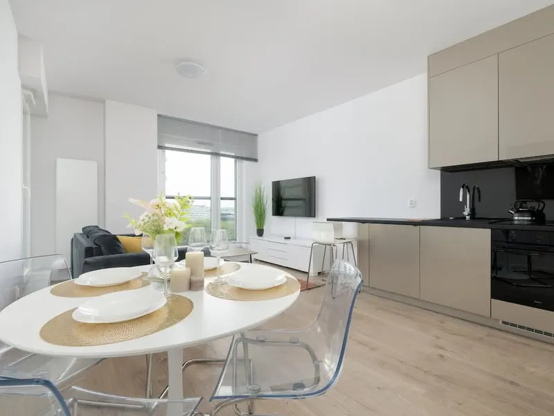 Moderne Wohnung im Zentrum | Parkplatz und Fitnessstudio – Foto 3