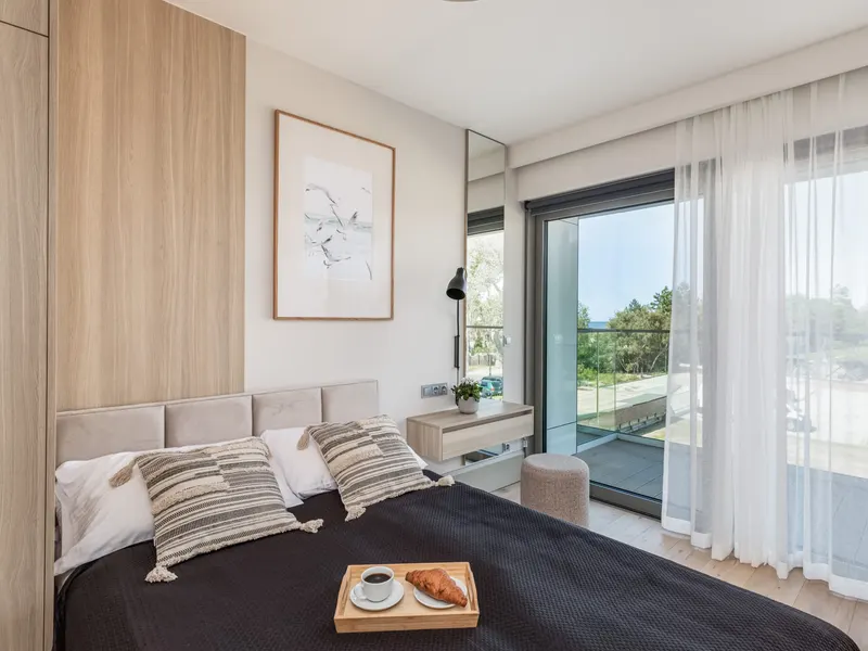 Stylish Beachfront Apartment | Balcony with Sea View – photo 2