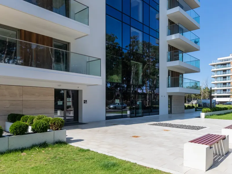 Stylish Beachfront Apartment | Balcony with Sea View – photo 5