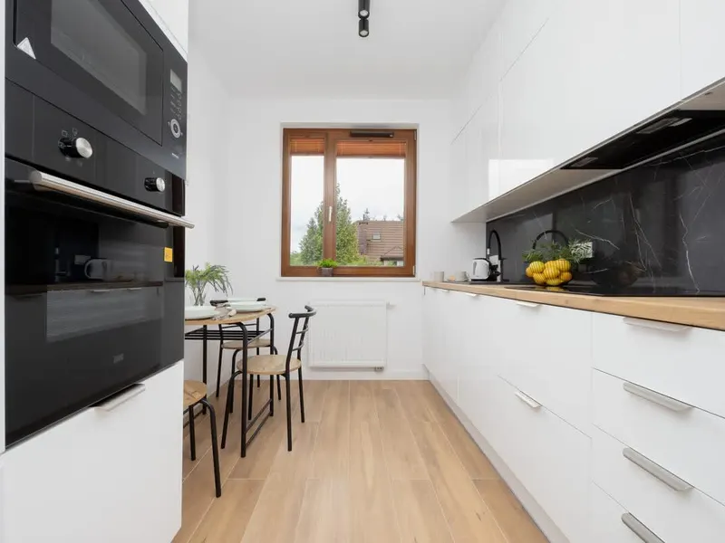 Practical Apartment | Parking and Workspace – photo 3