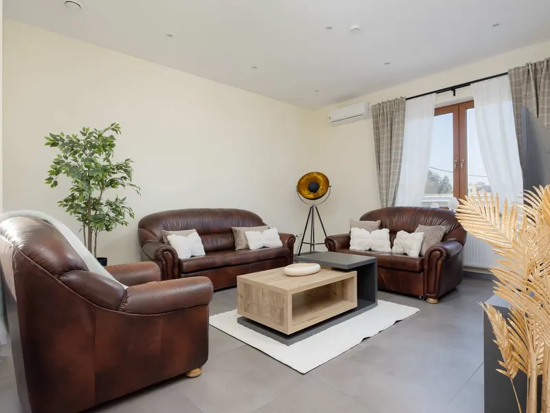 Geräumige Wohnung | 3 Schlafzimmer | In der Nähe des Flughafens Chopin – Foto 1