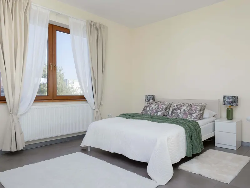 Geräumige Wohnung | 3 Schlafzimmer | In der Nähe des Flughafens Chopin – Foto 2