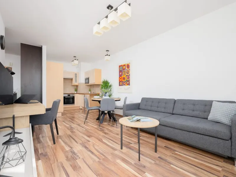 Stylish Apartment | Balcony, Parking and Workspace – photo 1