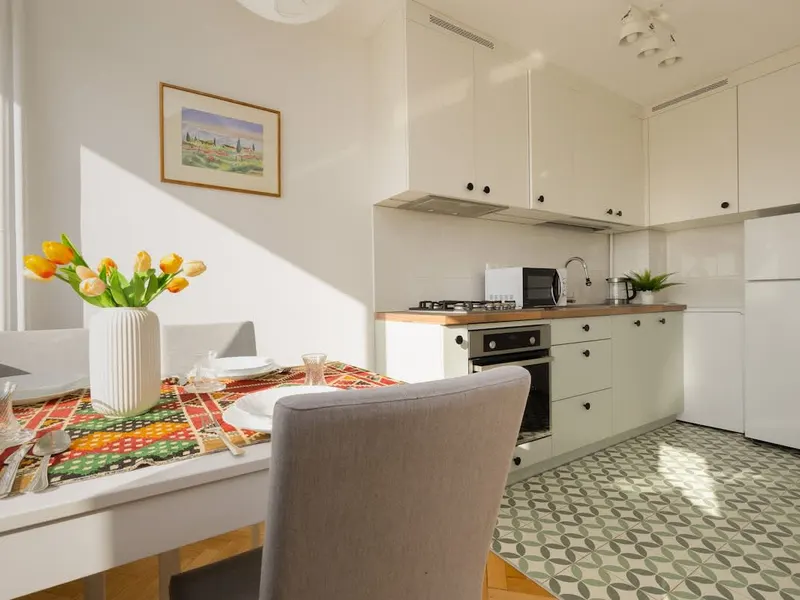 Cozy Apartment with Balcony | 2 Bedrooms | Close to Metro. – photo 5