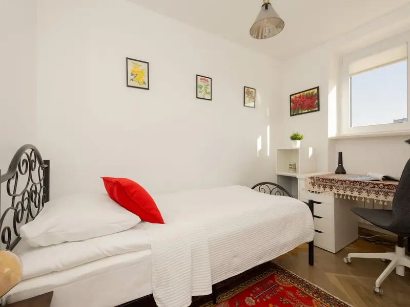 Cozy Apartment with Balcony | 2 Bedrooms | Close to Metro. – photo 4
