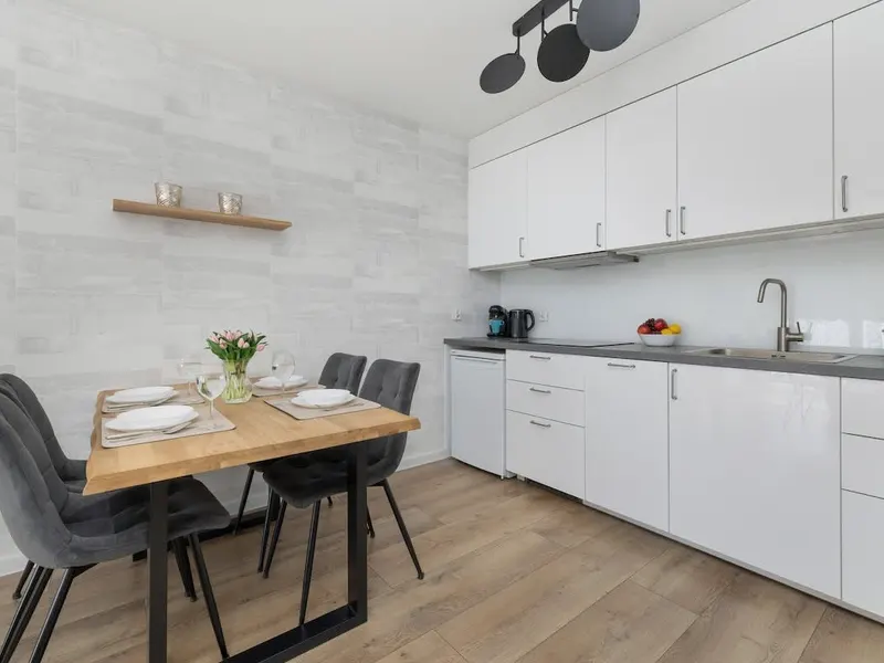 Stylish Apartment with Terrace | Spa Access and Parking – photo 3
