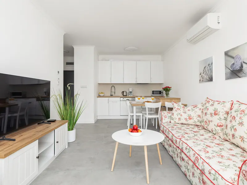 Sunny Apartment | Jacuzzi, Parking – photo 5