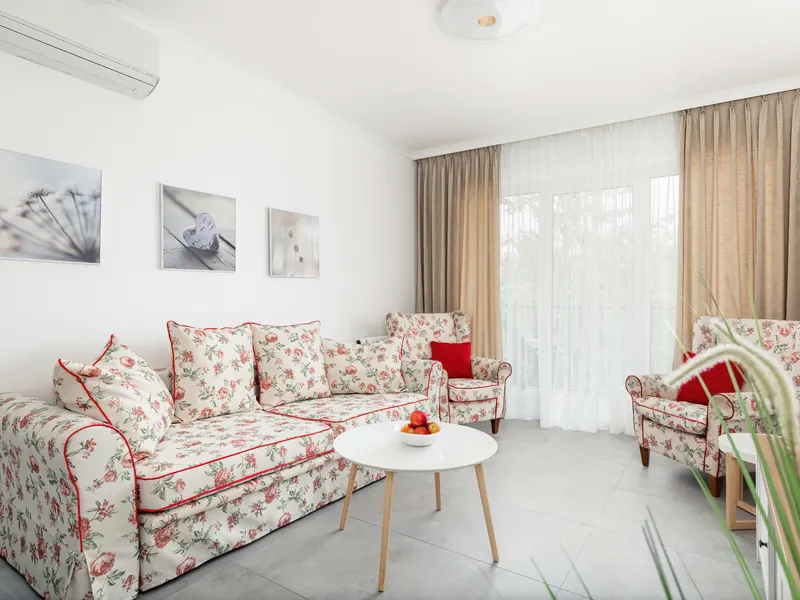 Sunny Apartment | Jacuzzi, Parking – photo 1