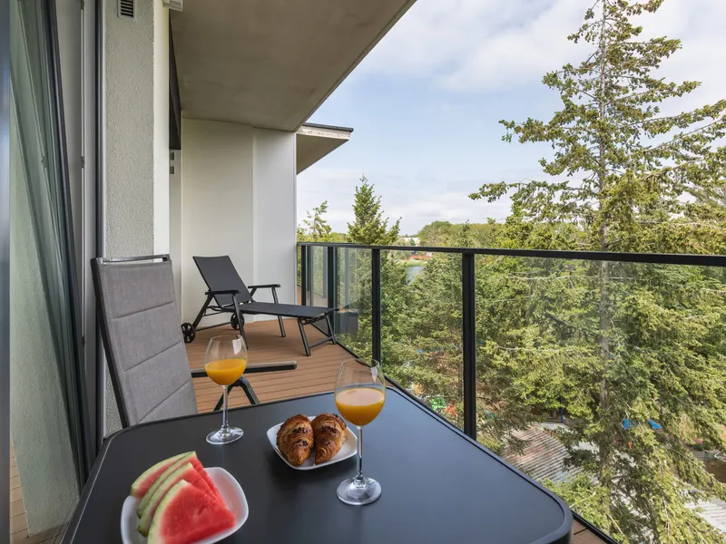 Sunny Apartment | Jacuzzi, Parking – photo 3