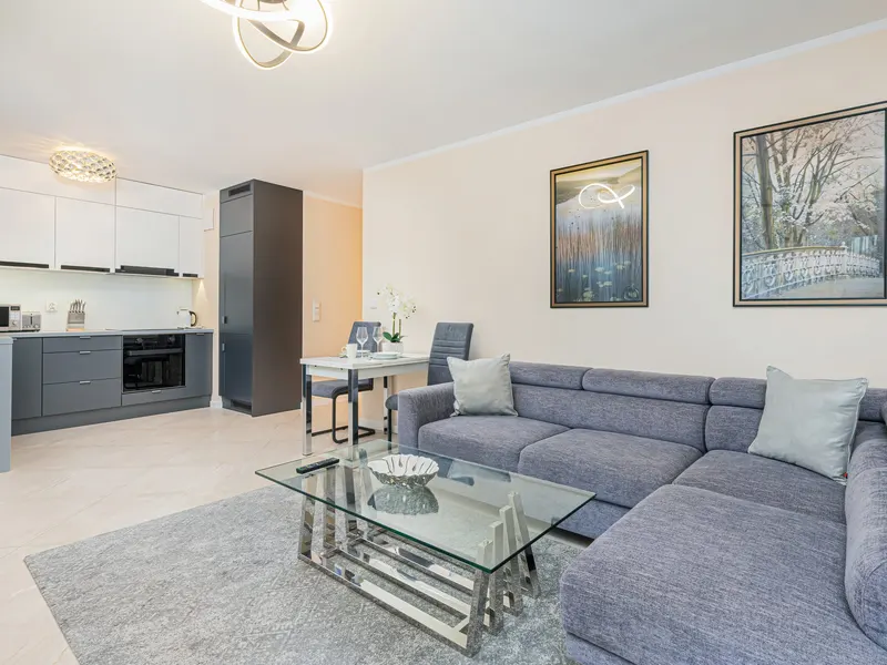 Przestronny Apartament w Centrum | Parking i Balkon – zdjęcie 1