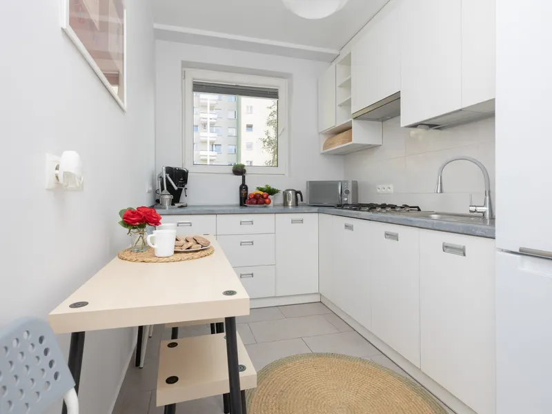 Przestronny Apartament | 2 Sypialnie, Balkon, Blisko Metra – zdjęcie 5