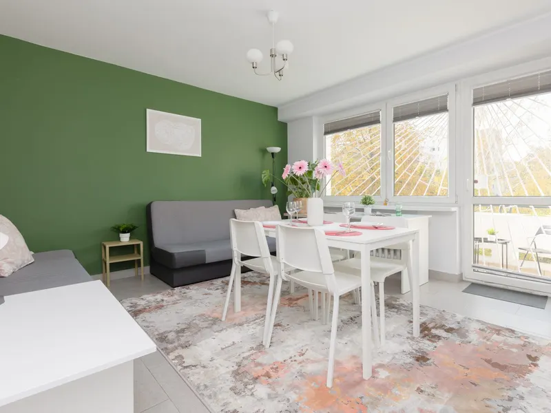 Przestronny Apartament | 2 Sypialnie, Balkon, Blisko Metra – zdjęcie 2