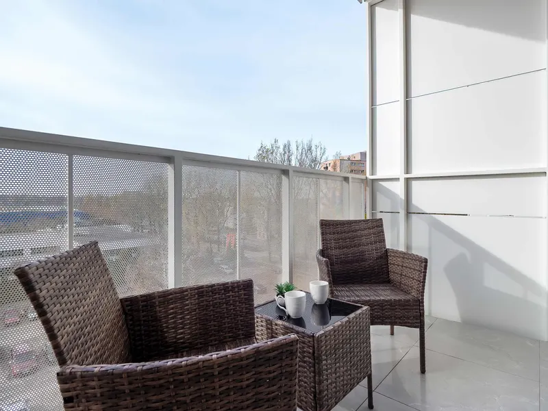 Spacious Apartment | Balcony and Private Parking in Garage – photo 5