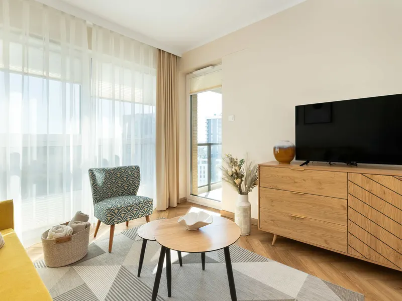 Słoneczny Apartament z Balkonem | Prywatny Parking – zdjęcie 3