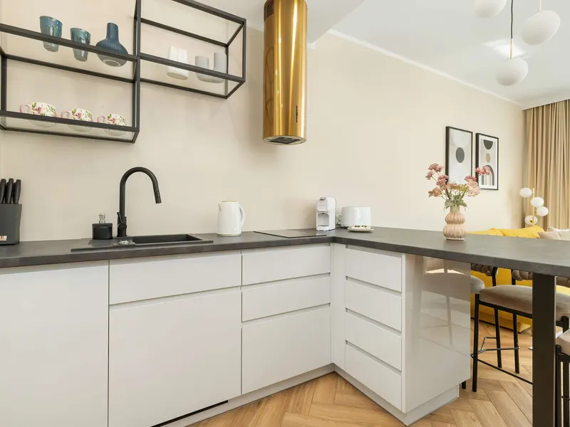 Słoneczny Apartament z Balkonem | Prywatny Parking – zdjęcie 4