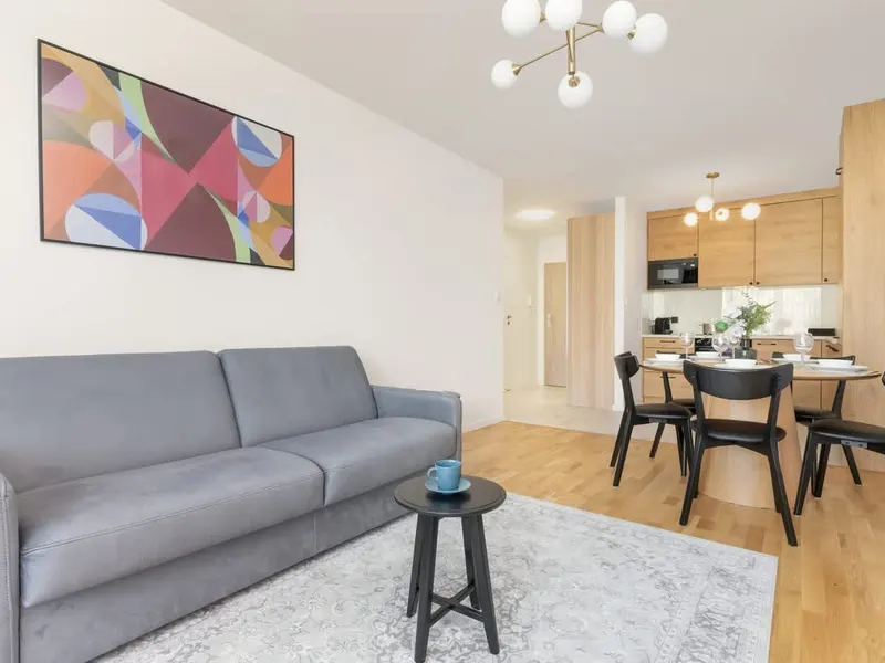 Stylowy Apartament z Balkonem | Parking i Blisko Plaży – zdjęcie 1