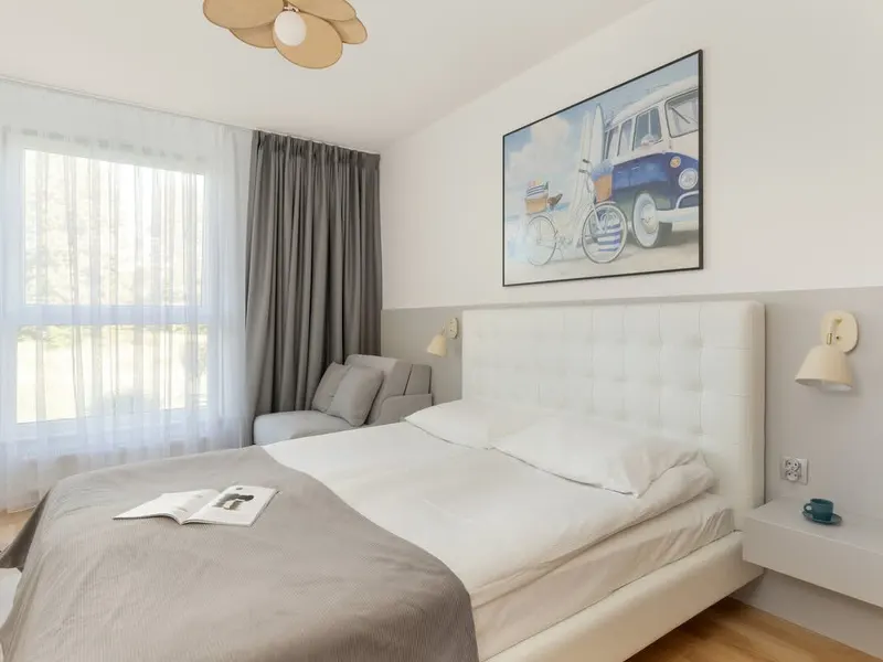 Stylowy Apartament z Balkonem | Parking i Blisko Plaży – zdjęcie 2