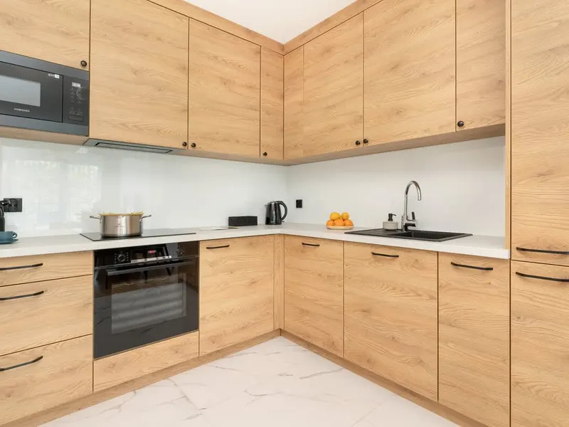 Stylowy Apartament z Balkonem | Parking i Blisko Plaży – zdjęcie 3