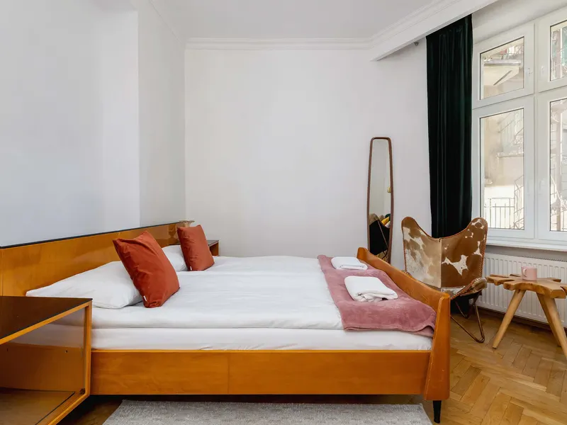 Stilvolles Retro-Apartment im Herzen von Kazimierz | Arbeitstisch – Foto 2