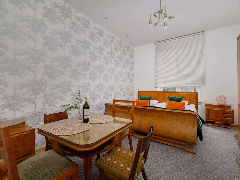 Stilvolles Retro-Apartment im Herzen von Kazimierz | Arbeitstisch – Foto 3