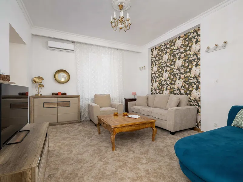 Stilvolles Retro-Apartment im Herzen von Kazimierz | Arbeitstisch – Foto 1