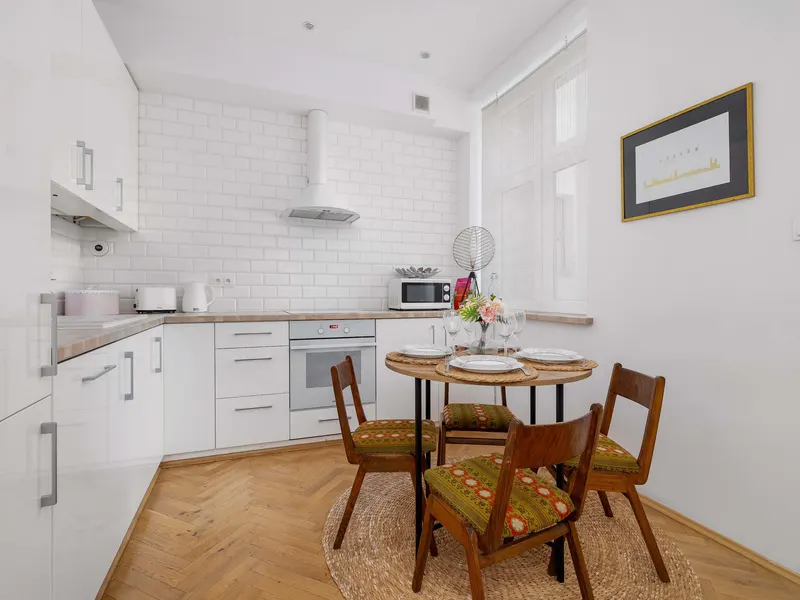 Stilvolles Retro-Apartment im Herzen von Kazimierz | Arbeitstisch – Foto 4