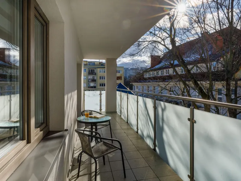Komfortowy Apartament w Centrum | Balkon i Parking – zdjęcie 3