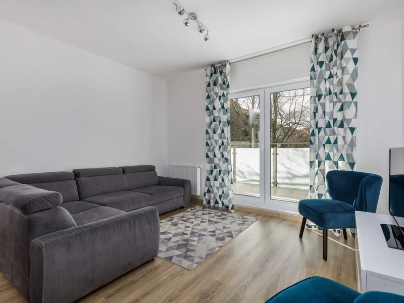 Komfortowy Apartament w Centrum | Balkon i Parking – zdjęcie 4