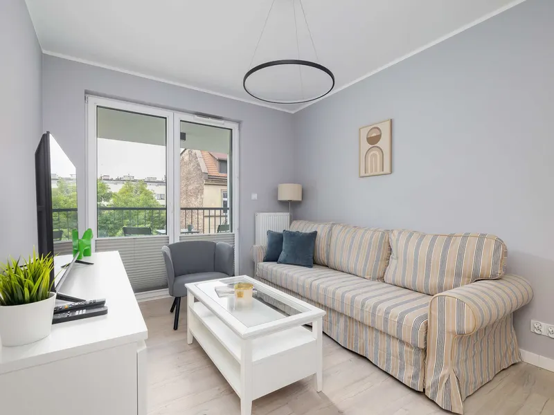 Stilvolle Wohnung im Zentrum | Parkplatz und Balkon – Foto 1