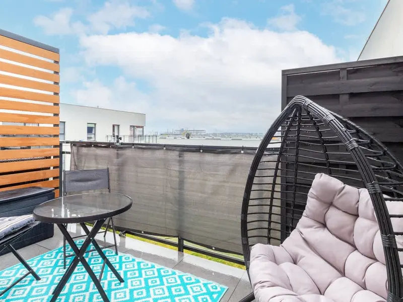 Stylish Apartment | Balcony | Workspace – photo 4