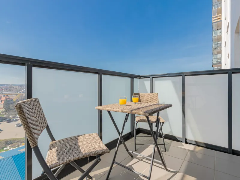 Stylowy Apartament z Balkonem | Parking i Miejsce do Pracy – zdjęcie 2