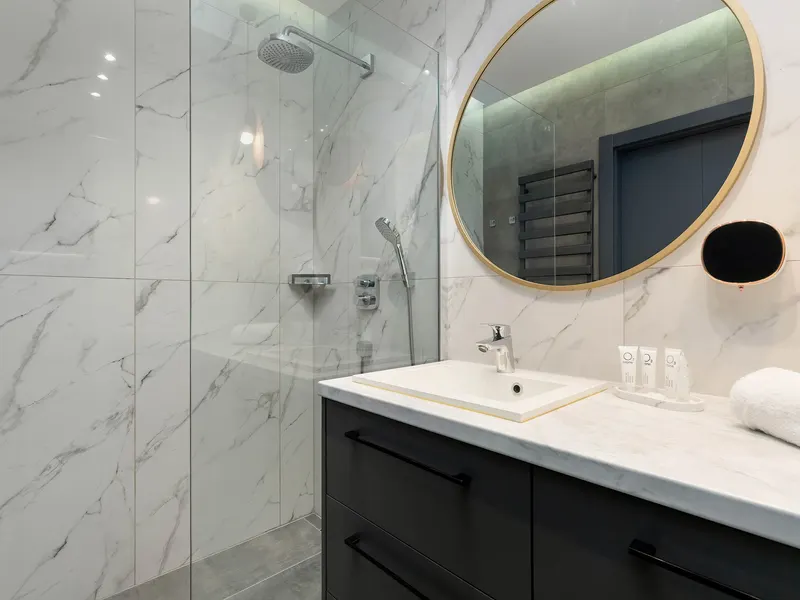 Stilvolle Wohnung | Tiefgarage und Balkon – Foto 4