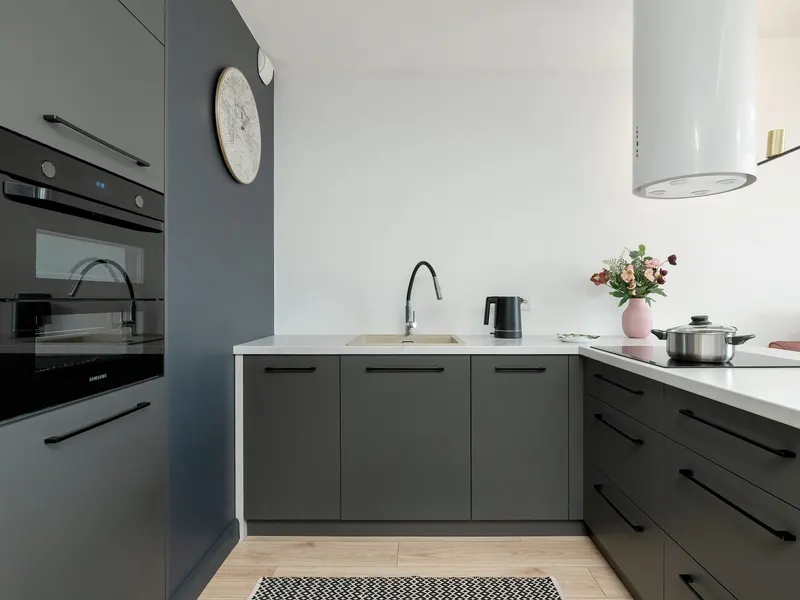 Stilvolle Wohnung | Tiefgarage und Balkon – Foto 2