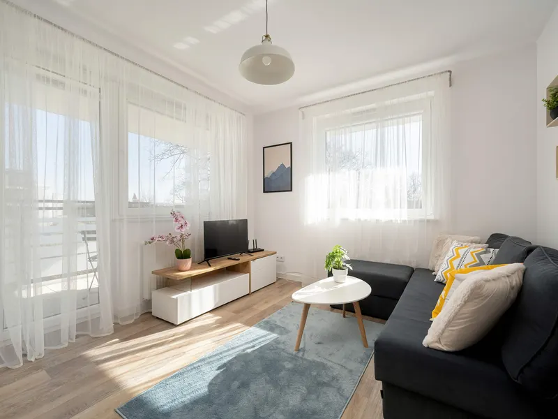 Nowoczesny Apartament dla 4 Osób | Parking, Balkon, Praca Zdalna – zdjęcie 1