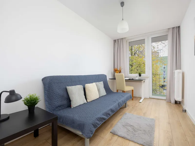 Spacious Apartment for Family | Balcony and Close to Metro – photo 4