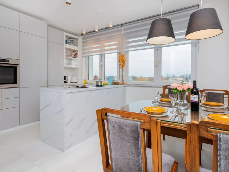 Jasny Apartament z Balkonem | 5 minut do Plaży – zdjęcie 1